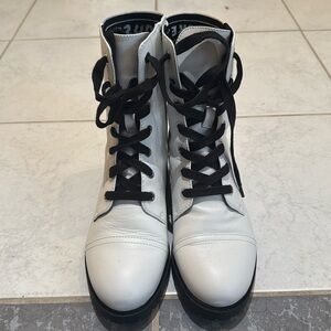 Aldo Disney Oh so Mickey white boots woman size 6.5